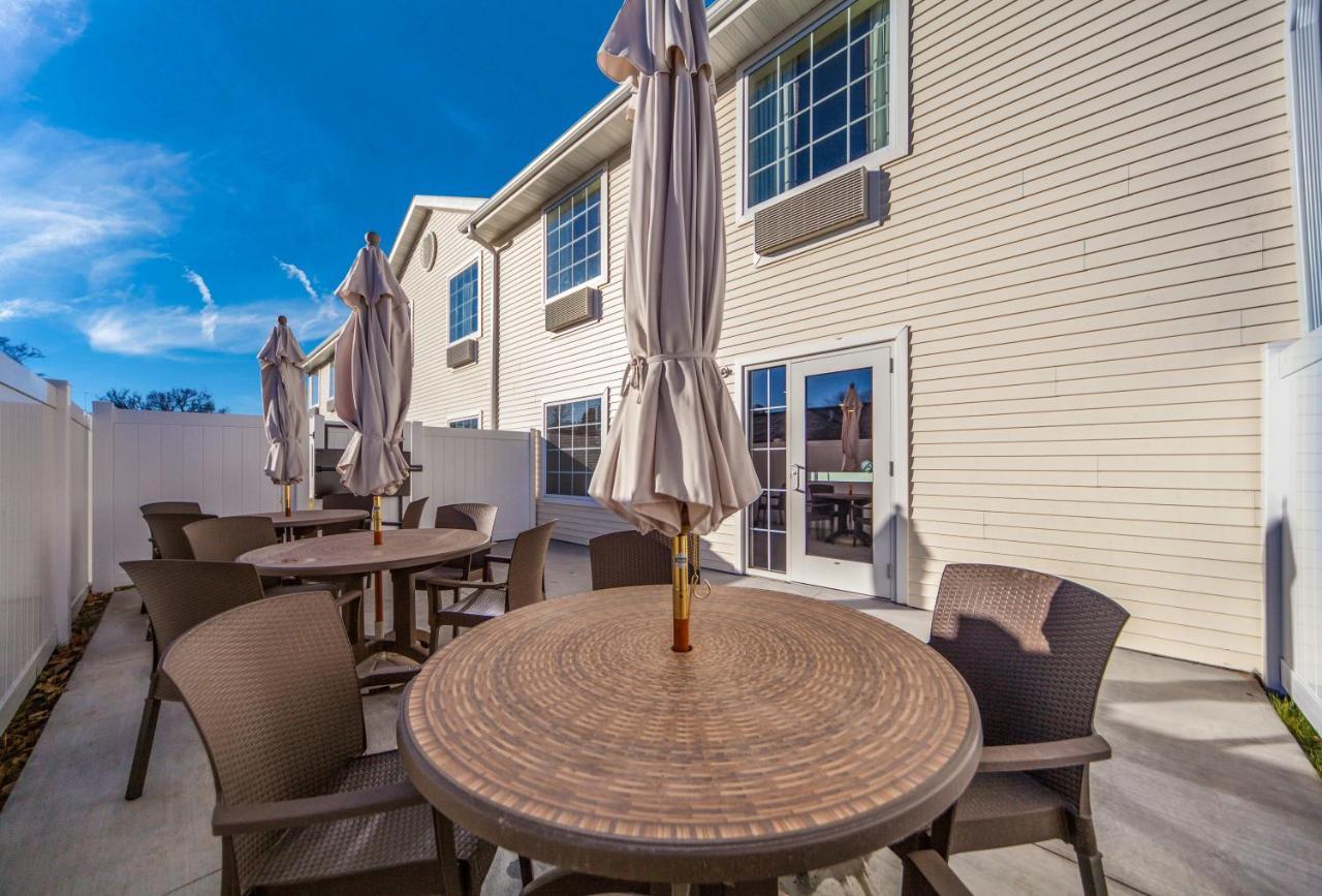 Cobblestone Inn & Suites - Holdrege Eksteriør billede